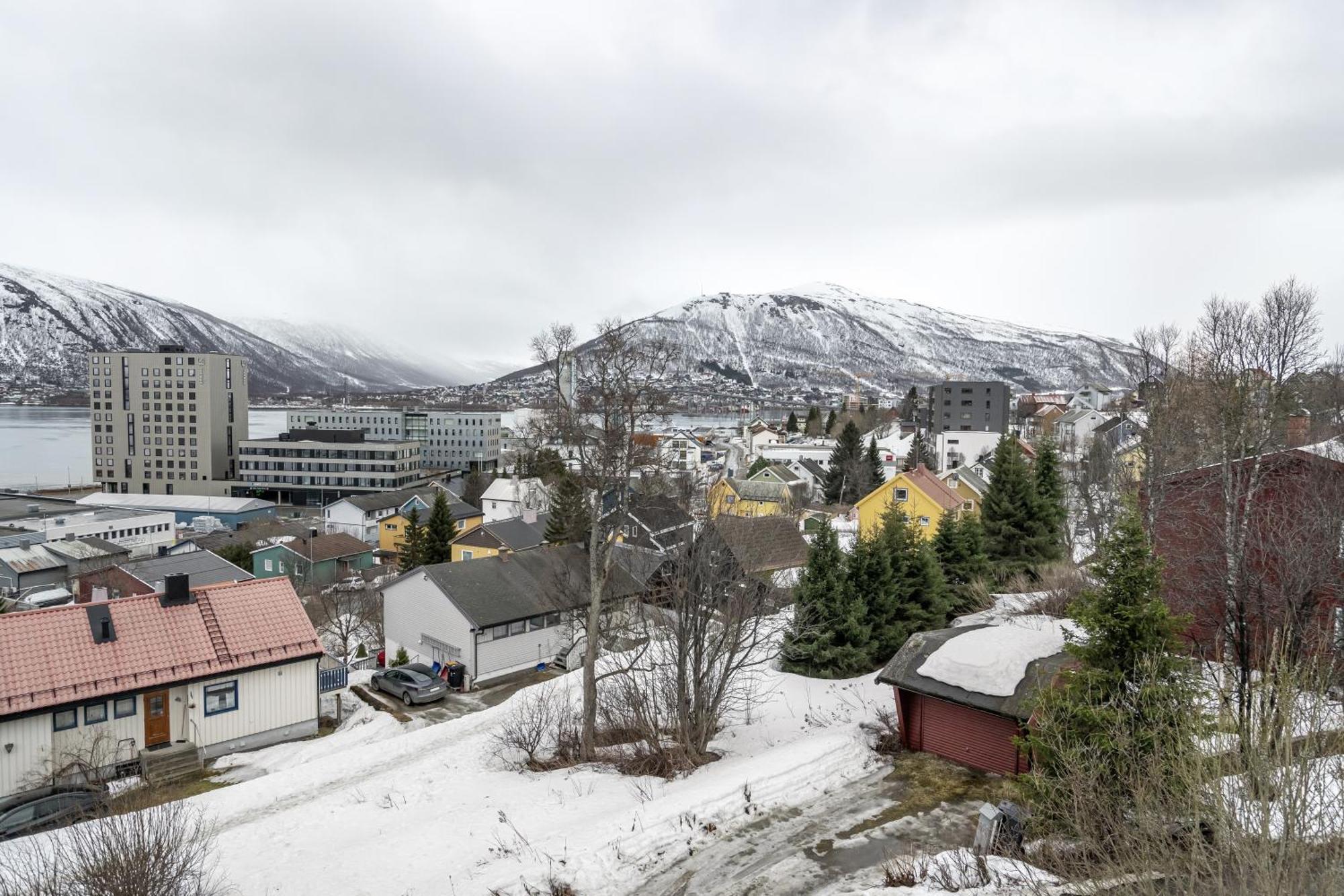 Boukersen Heim Apartment Tromso Bagian luar foto