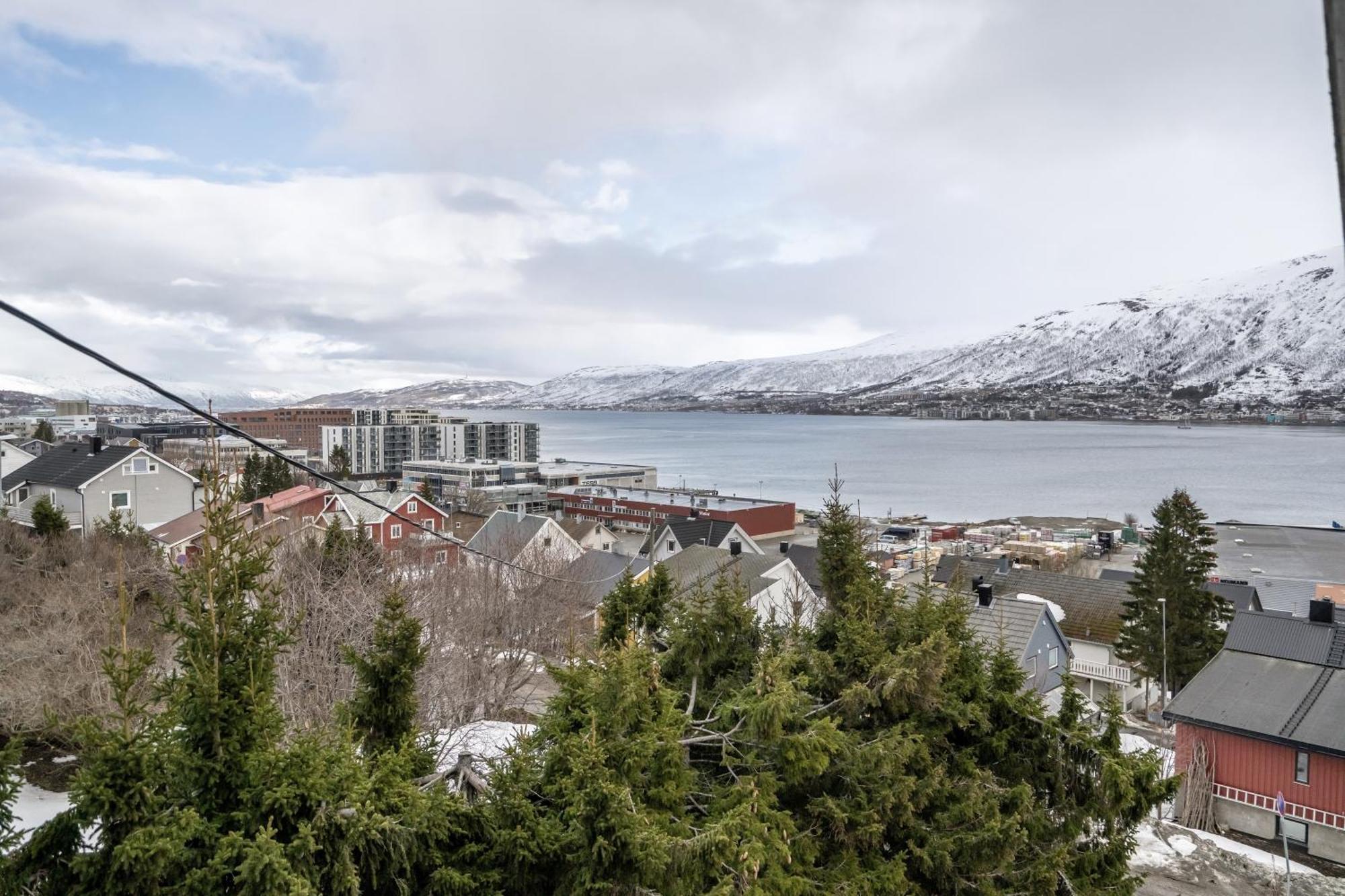 Boukersen Heim Apartment Tromso Bagian luar foto